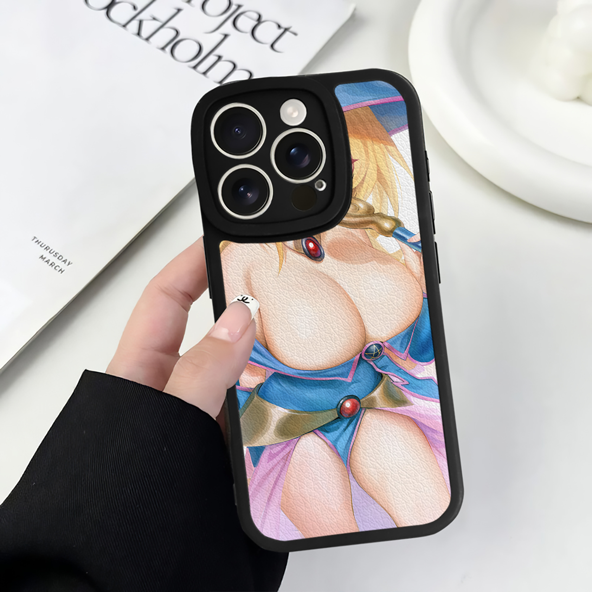 （画像用） 遊☆戯☆王 Yu-Gi-Oh! 【iPhone 16シリーズ対応】シリコンスマホケース（レザー調） 材質：シリコン